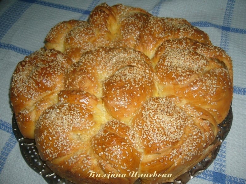 Вртена погача со сирење