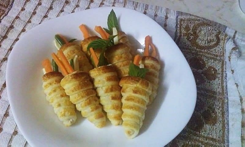 Солени полнети корнети од лиснато тесто