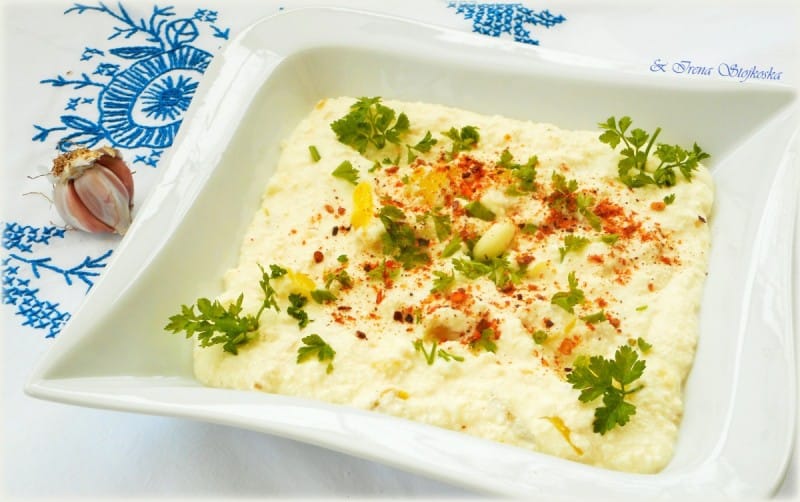Каша со изварка, сторени пиперки и лук