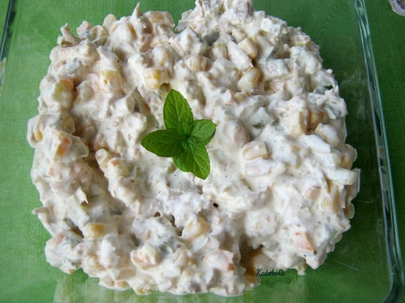Шарена пилешка салата