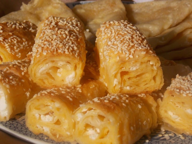 Пита со готови кори и пченкарно брашно
