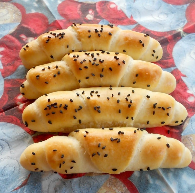 Меки стапчиња кифли со свинска маст