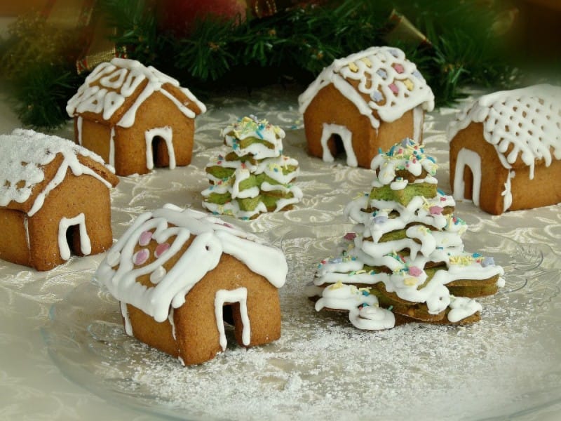 Божиќни куќички и елки