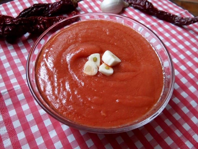 Макало од компири и суви пиперки (посно)