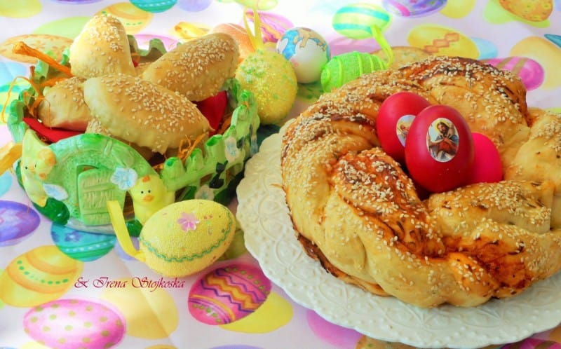 Затворени мини пици и вртен пица куглоф