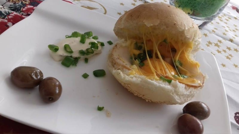 Печен сендвич со чедар,јајце и шунка