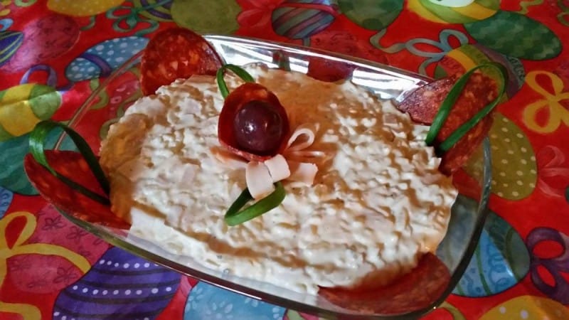 Вкусна салата со ориз