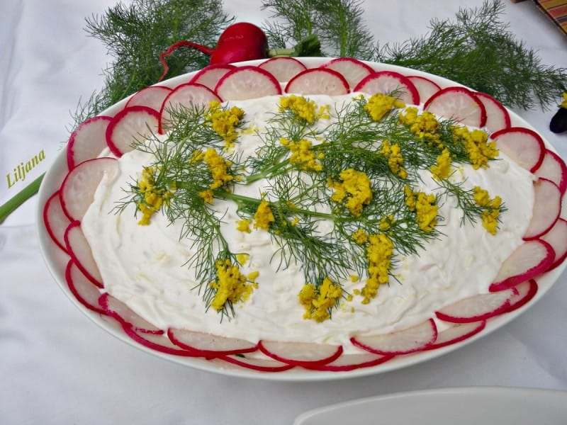 Салата со компири и јајца