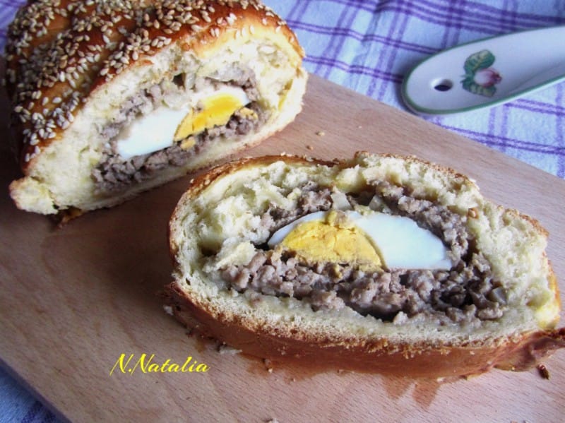 Солен ролат со месо и јајца