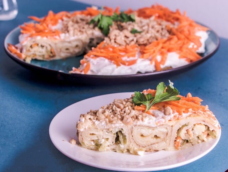 Солена торта од палачинки со моркови и кисели крастaвички