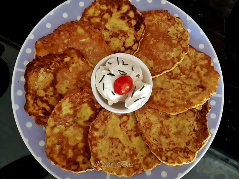 Мини солени палачинки со тиквичка и овесни снегулки