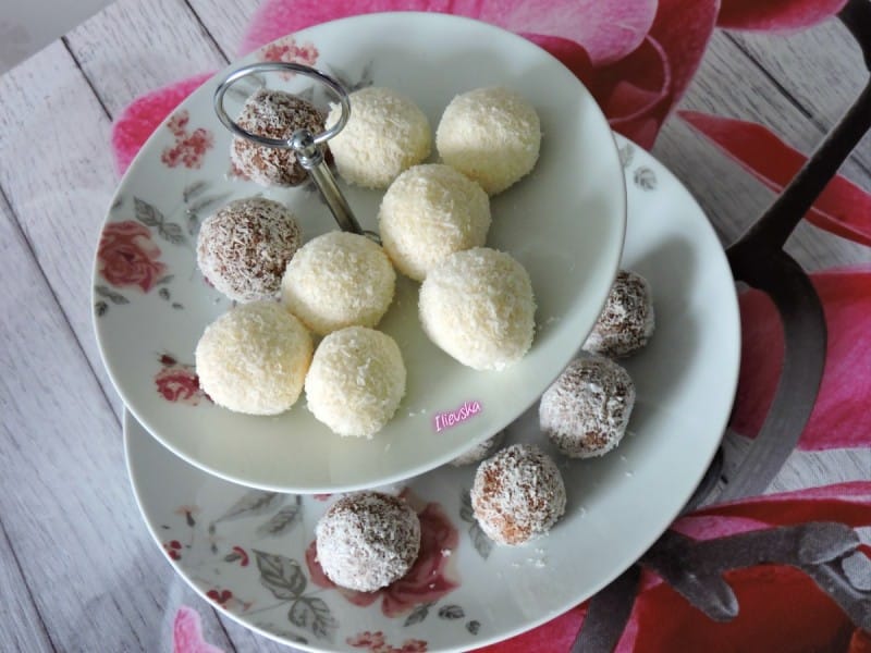 Кокос бомбици (посно)