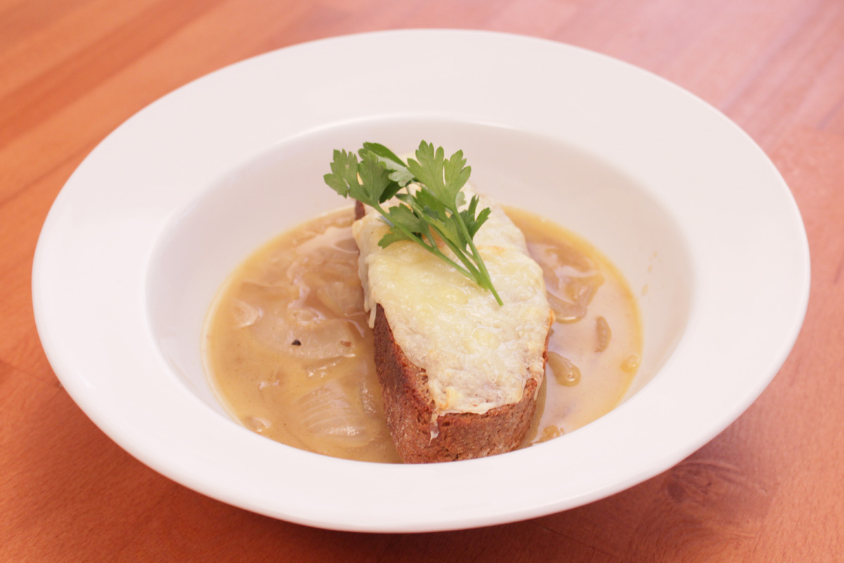 Видео рецепт: Француска супа со кромид