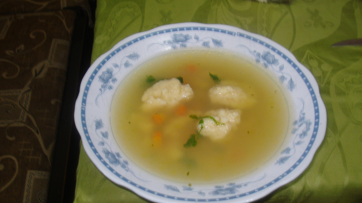 Домашна супа со кнедли