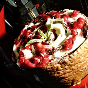 Торта со вишни