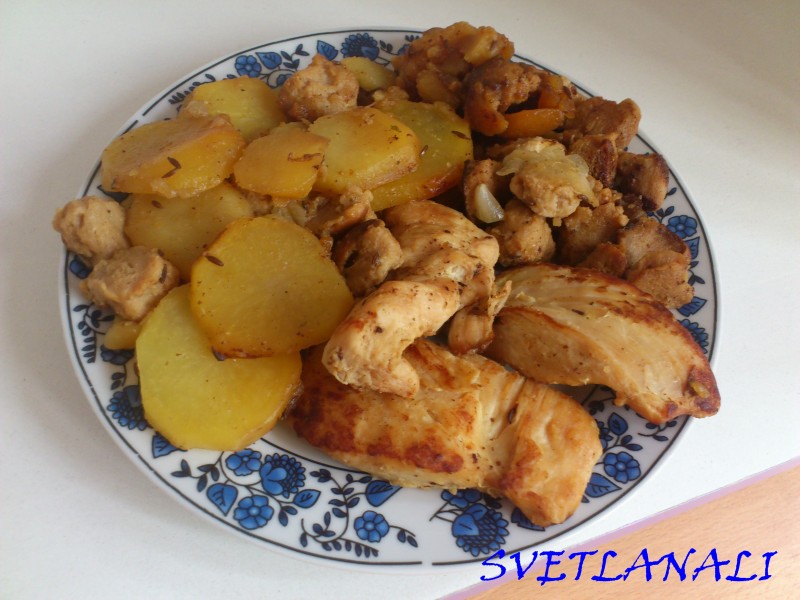 Пилешки стек со компири и топчиња од соја