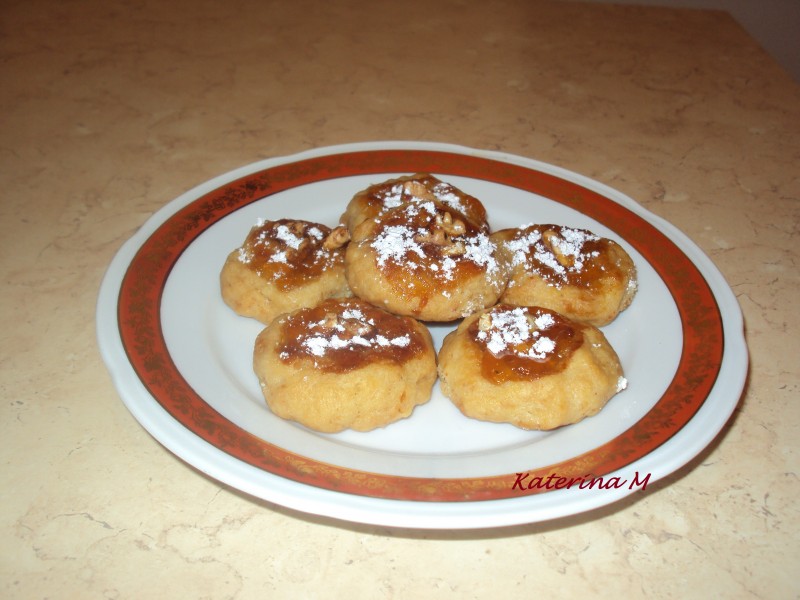 Крцкави колачиња со орев 