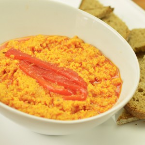 Видео рецепт: Хумус со печени црвени пиперки