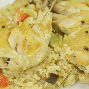 Видео рецепт: Печени пилешки копани во медитерански ориз