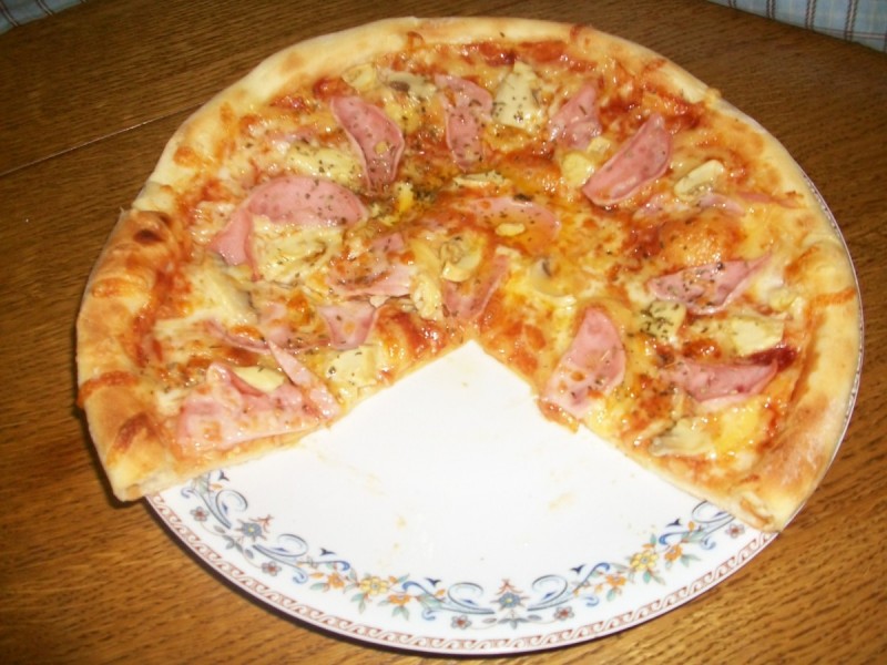 Пица Капричиоза (тесто со јајце)
