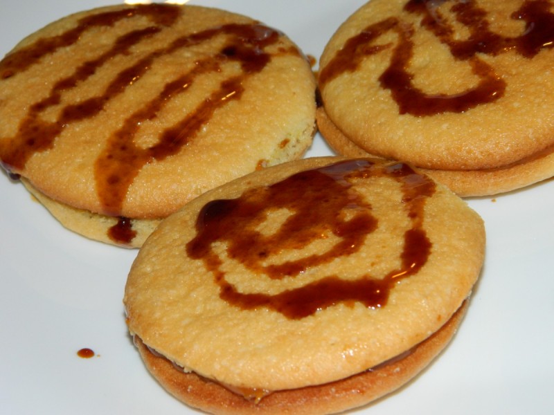 Лепени колачиња со карамел