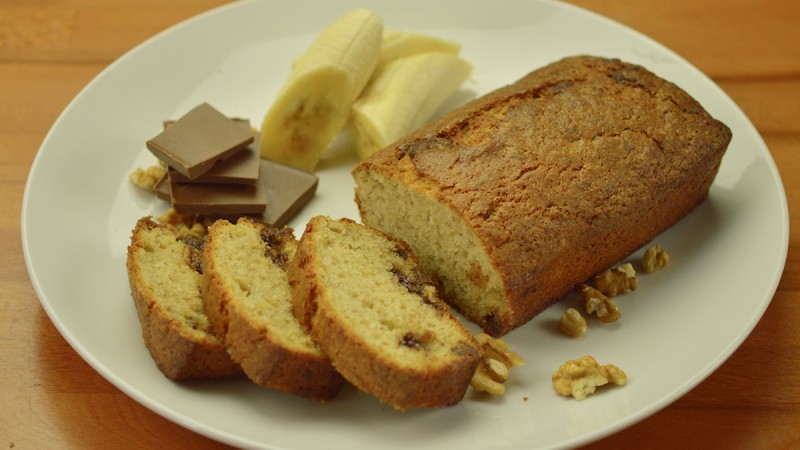 Видео рецепт: Леб со банани и чоколадо