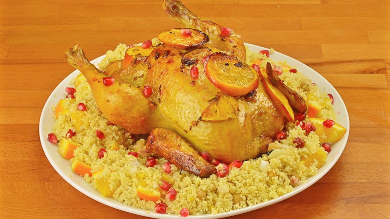 Видео рецепт: Мароканско пилешко со портокал со кус кус салата