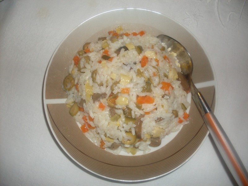 Посна салата со ориз