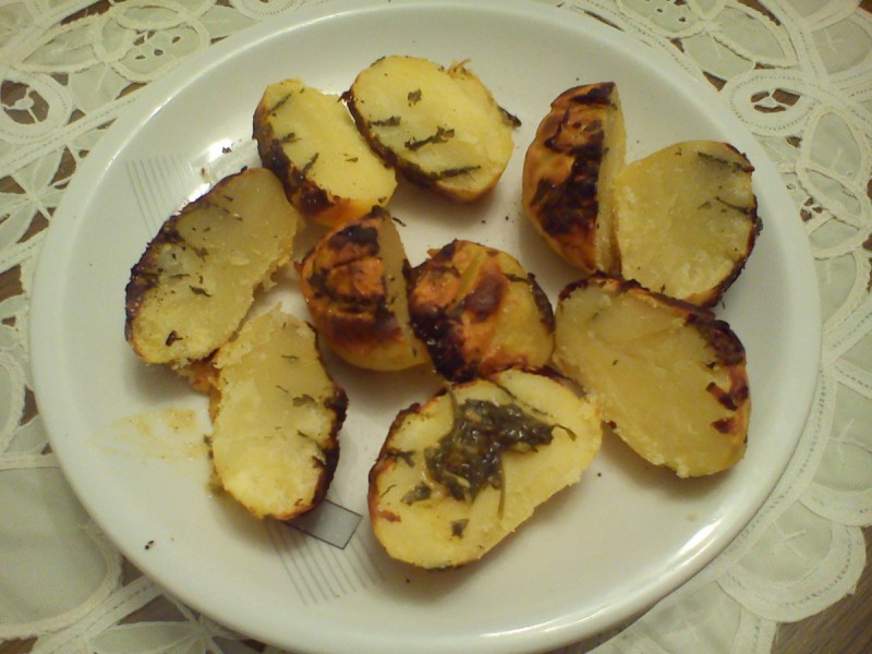 Печени компири со лукче (без масло)