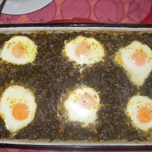 Спанаќ потпечен со јајца и ориз