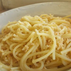 Шпагети со соја трошки