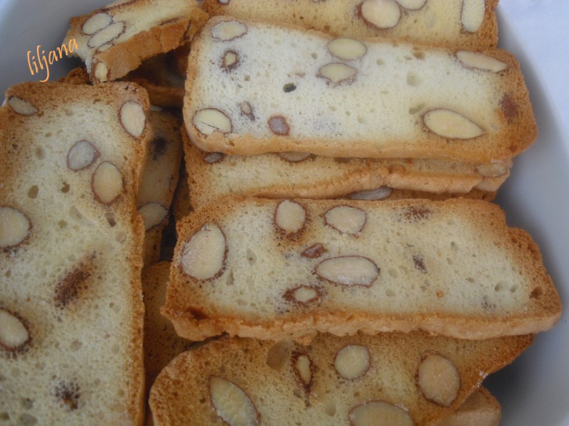 Крцкавци со бадеми- бадем леб - almond bread
