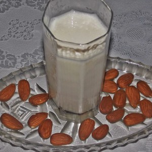 Бадемово млеко