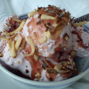 Сладолед со овошен јогурт и ликер