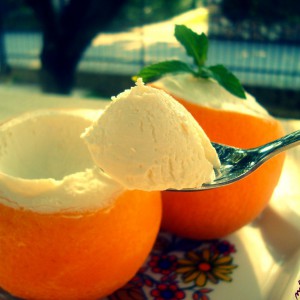 Сладолед во кора од портокал