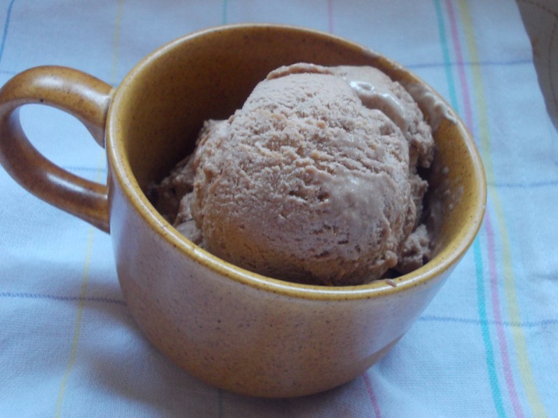 Какао сладолед со бисквити