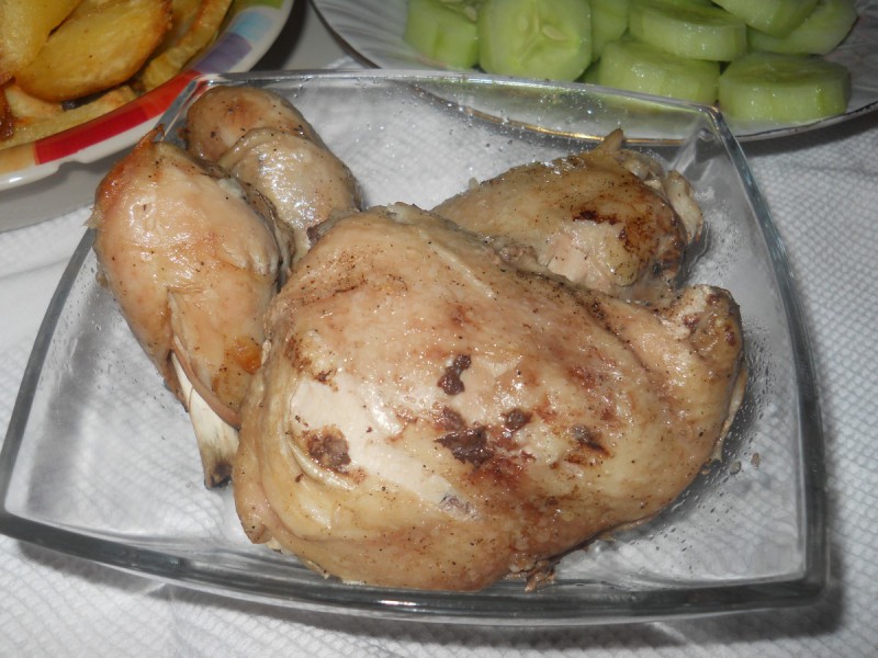 Пилешко готвено во тегла