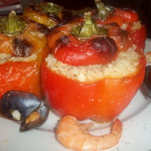 Кускус со морски плодови во пиперки