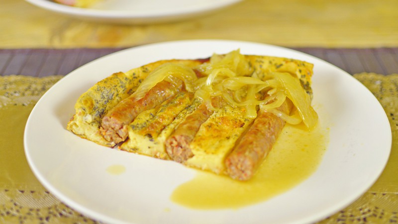 Видео рецепт: Колбаси во тесто со Сос од кромид 