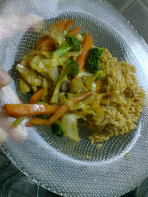 Брзо ручече од зеленчук и ориз со кинески шмек