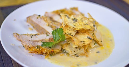 Видео рецепт: Похувани свински шницли со зачини и крем сос со целер