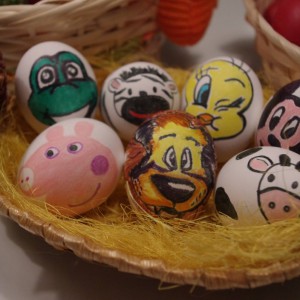 Цртани и шеќерни велигденски јајца