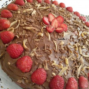 Чоколадна торта со јагоди