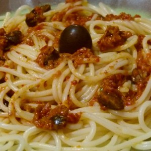 Шпагети со македонски сос