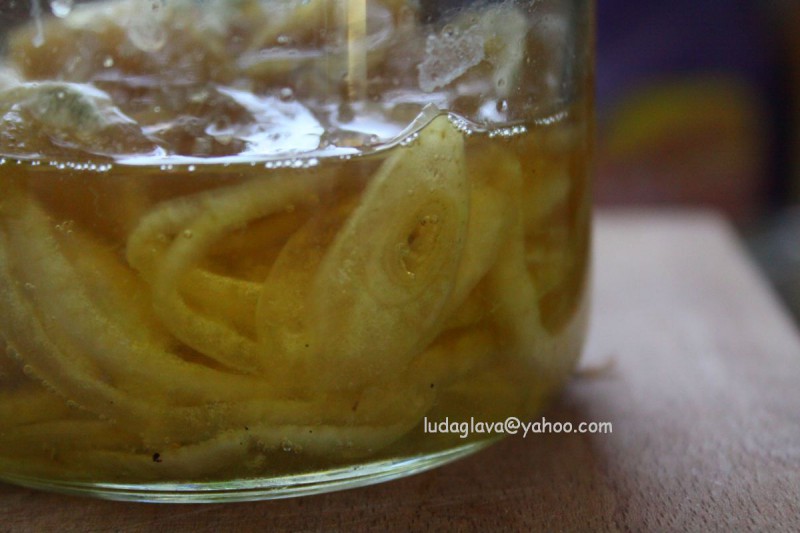 Сируп за смирување сува кашлица од кромид и мед