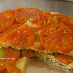 Превртен тарт со домати (може и посно)