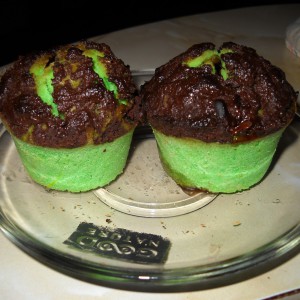 Зелен мафин со пралине бонбони