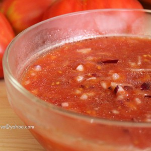 Салата (мезе) од сос од домати и кромид