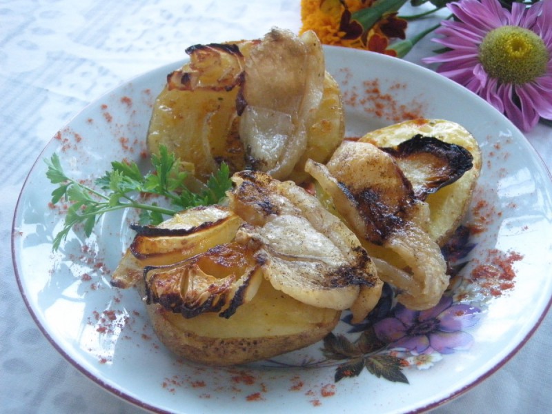 Печен компир со сланина