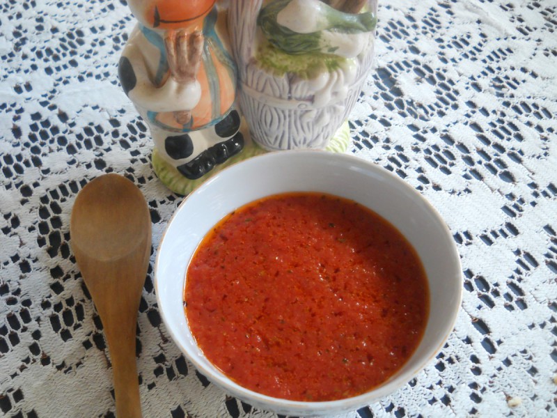 Домашен кечап со сенф и зачини (салца)